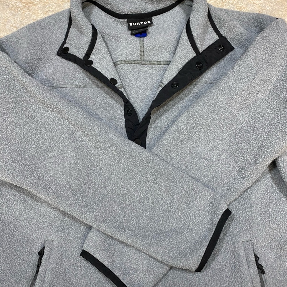 Burton Men's Gray Pullover jacket  with Black Trim